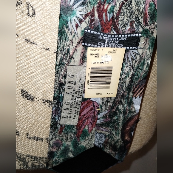 Vintage 1992 King Kong Tie New With Tags - Picture 3 of 3